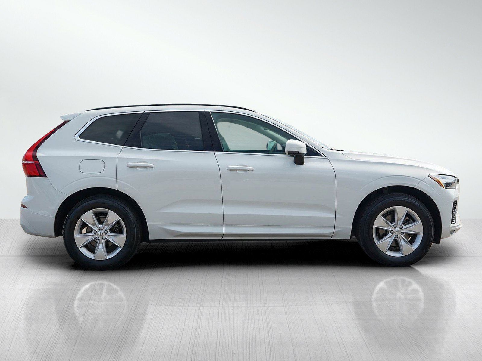 Used 2022 Volvo XC60 B5 Momentum AWD/4WD image 6
