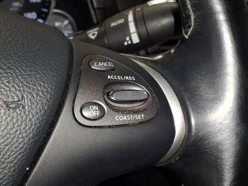 Used 2019 INFINITI Q70 Luxe image 12