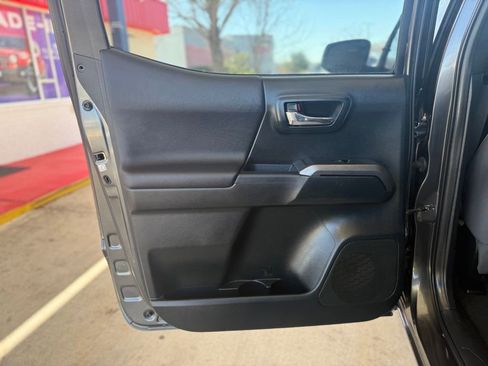 Used 2016 Toyota Tacoma TRD Sport w/ Towing Package image 17