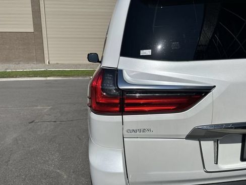 Used 2021 Lexus LX 570 4WD w/ Luxury Package image 27