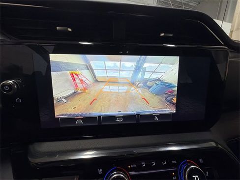 Certified 2022 GMC Sierra 1500 AT4 w/ AT4 Preferred Package image 17