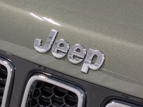 Certified 2021 Jeep Compass Limited image 12