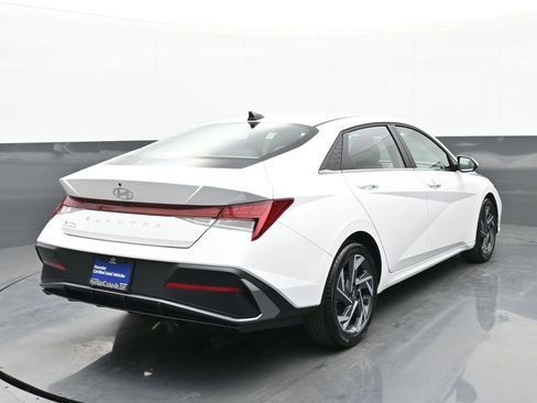 Certified 2024 Hyundai Elantra SEL w/ Convenience Package image 4