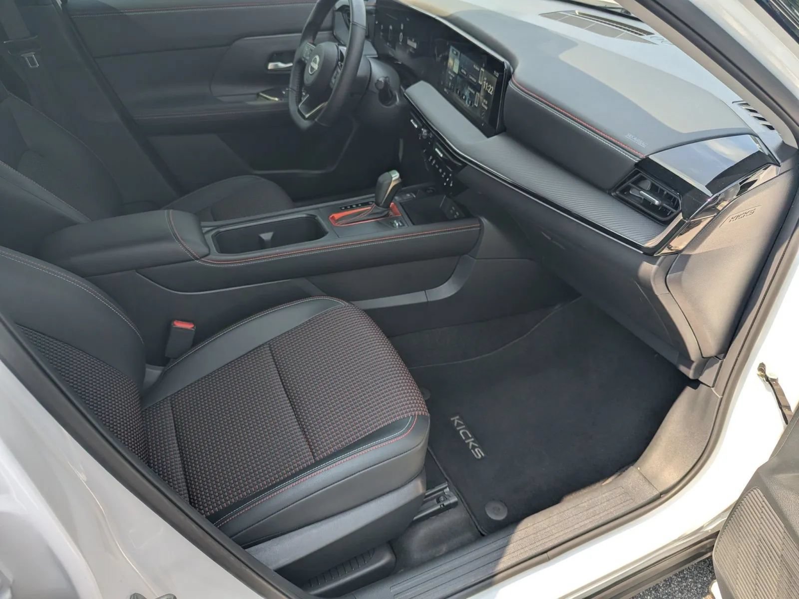 Certified 2025 Nissan Kicks SR w/ SR Premium Package FWD image 12