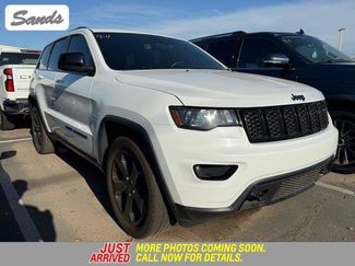 Used 2018 Jeep Grand Cherokee Laredo image 1