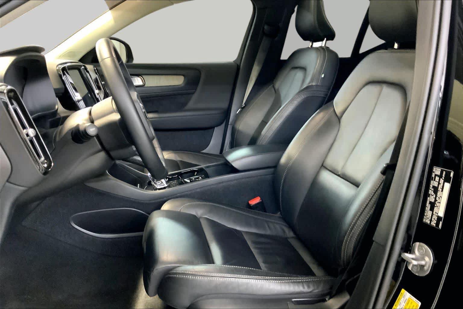 Used 2023 Volvo XC40 B5 Plus w/ Protection Package Premier AWD/4WD image 7