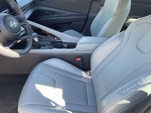Used 2025 Hyundai Elantra Limited image 29