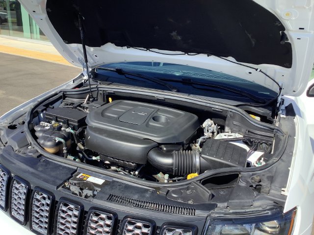 Used 2020 Jeep Grand Cherokee Altitude AWD/4WD image 43