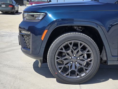 New 2026 Jeep Grand Cherokee L Summit w/ Obsidian Package AWD/4WD image 6