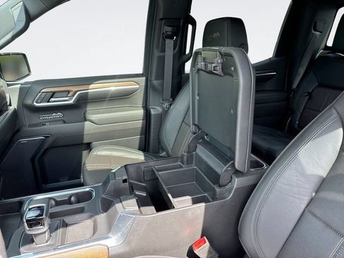 Used 2022 Chevrolet Silverado 1500 High Country w/ High Country Premium Package AWD/4WD image 21