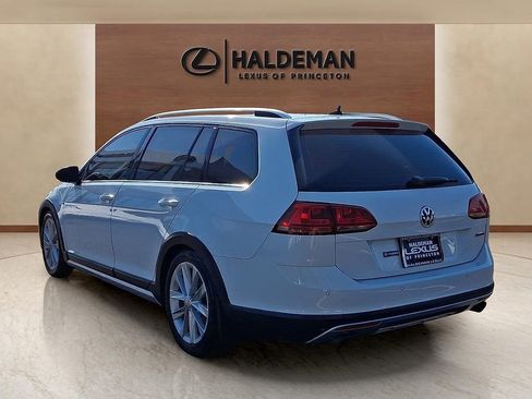 Used 2017 Volkswagen Golf Alltrack SE image 2