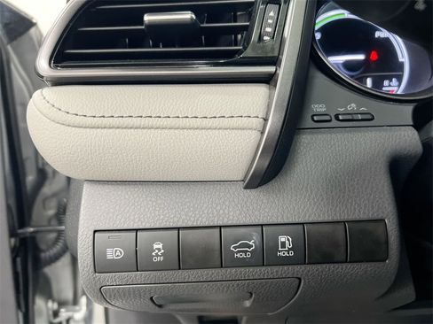 Used 2021 Toyota Camry SE image 17