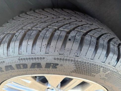 Used 2025 Cadillac XT4 Premium Luxury image 27