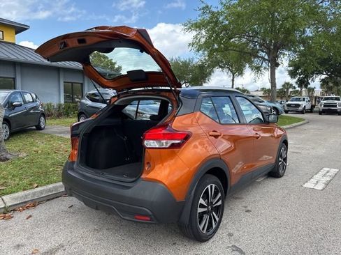 Used 2019 Nissan Kicks SV FWD image 18
