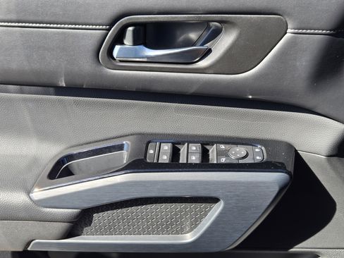 Used 2024 Nissan Pathfinder SL image 28