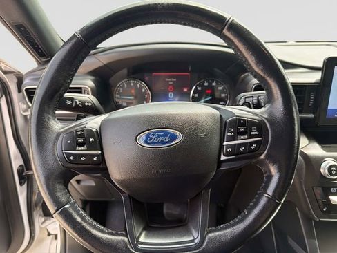 Used 2020 Ford Explorer XLT w/ Equipment Group 202A AWD/4WD image 26