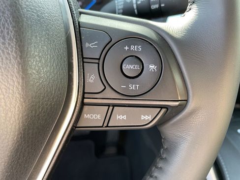 Certified 2022 Toyota Venza LE image 15