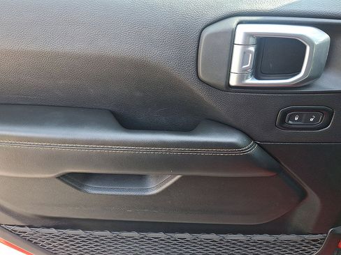 Certified 2025 Jeep Wrangler Unlimited Sahara AWD/4WD image 16