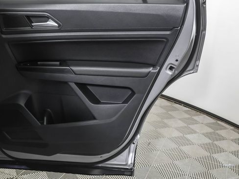 Used 2020 Volkswagen Atlas Cross Sport SE w/ Towing Package image 43