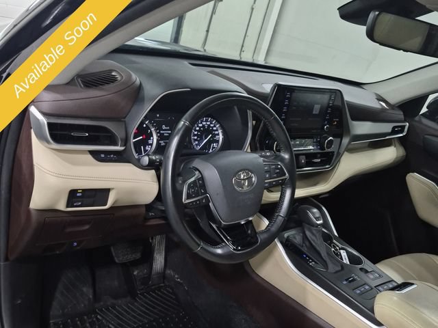 Used 2021 Toyota Highlander XLE AWD/4WD image 11