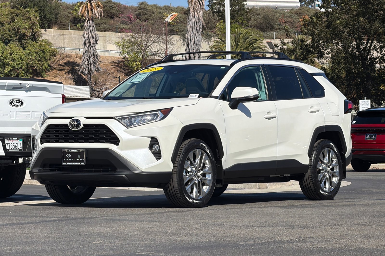 Used 2021 Toyota RAV4 XLE Premium FWD image 7