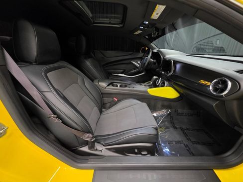 Used 2017 Chevrolet Camaro SS RWD image 2