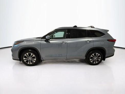 Certified 2020 Toyota Highlander XLE w/ Protection Package #3 AWD/4WD image 4