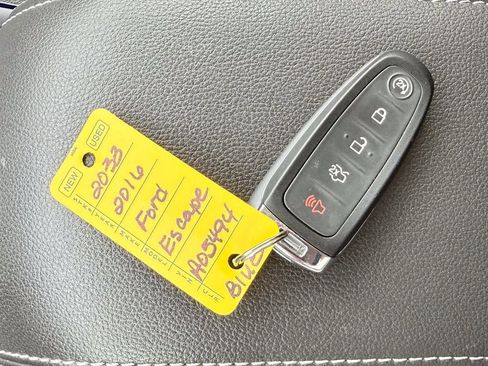 Used 2016 Ford Escape Titanium AWD/4WD image 39