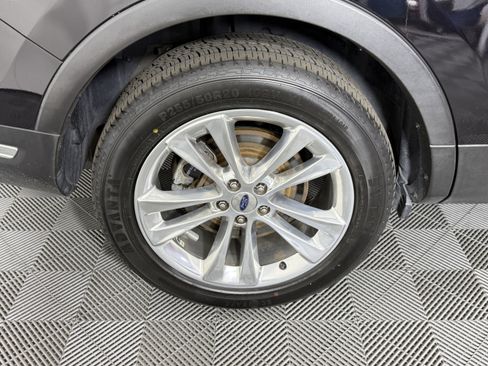 Certified 2019 Ford Explorer Limited w/ Ford Safe & Smart Package image 32