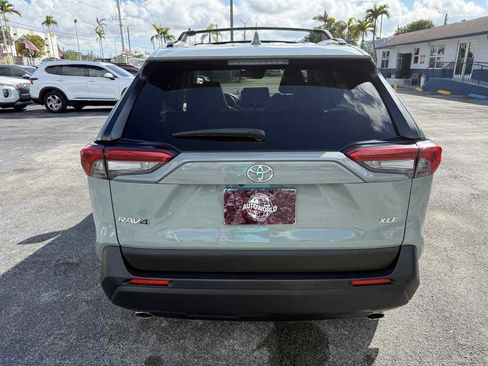 Used 2022 Toyota RAV4 XLE Premium image 7