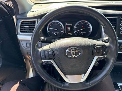 Used 2018 Toyota Highlander XLE AWD/4WD image 7