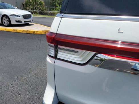 Used 2024 Lincoln Navigator Premiere AWD/4WD image 27