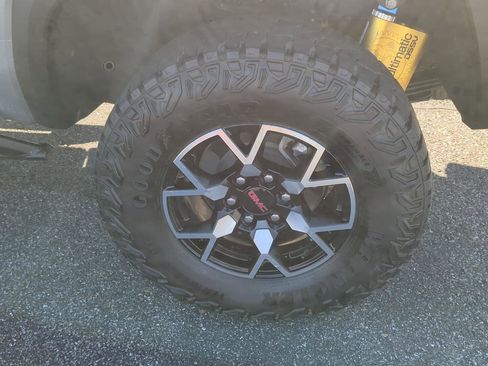 Used 2024 GMC Canyon AT4X image 7