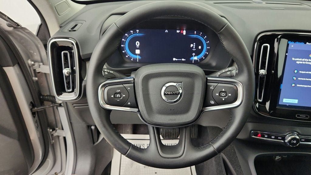 Used 2025 Volvo XC40 B5 Ultra w/ Climate Package AWD/4WD image 13
