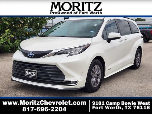 Used 2021 Toyota Sienna XLE FWD image 1