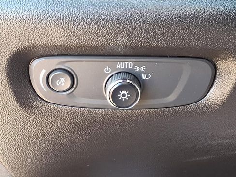 Used 2023 Chevrolet Traverse LT image 13