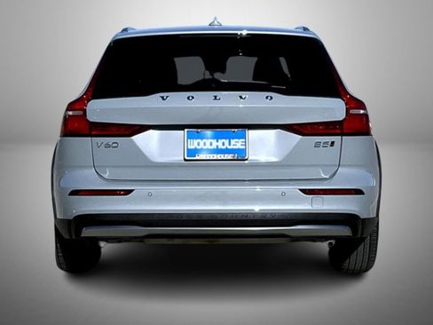 Used 2025 Volvo V60 B5 Cross Country Plus image 6