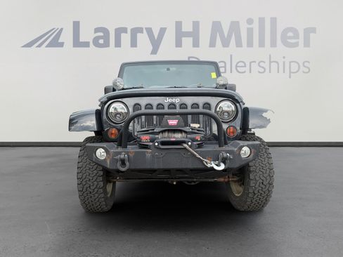 Used 2011 Jeep Wrangler Unlimited Sahara w/ Connectivity Group AWD/4WD image 8