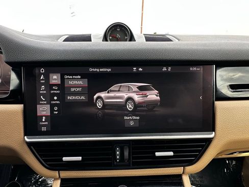 Used 2021 Porsche Cayenne AWD/4WD image 23