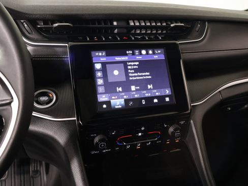 Used 2024 Jeep Grand Cherokee Altitude AWD/4WD image 5