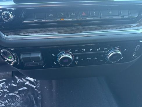 New 2026 GMC Sierra 1500 Elevation image 24