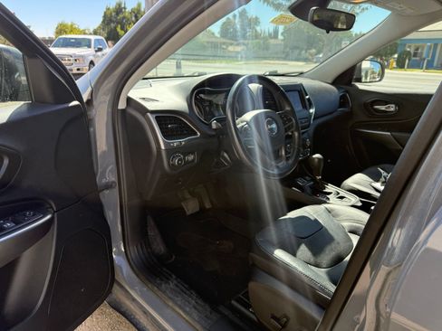 Used 2021 Jeep Cherokee Latitude Lux FWD image 9