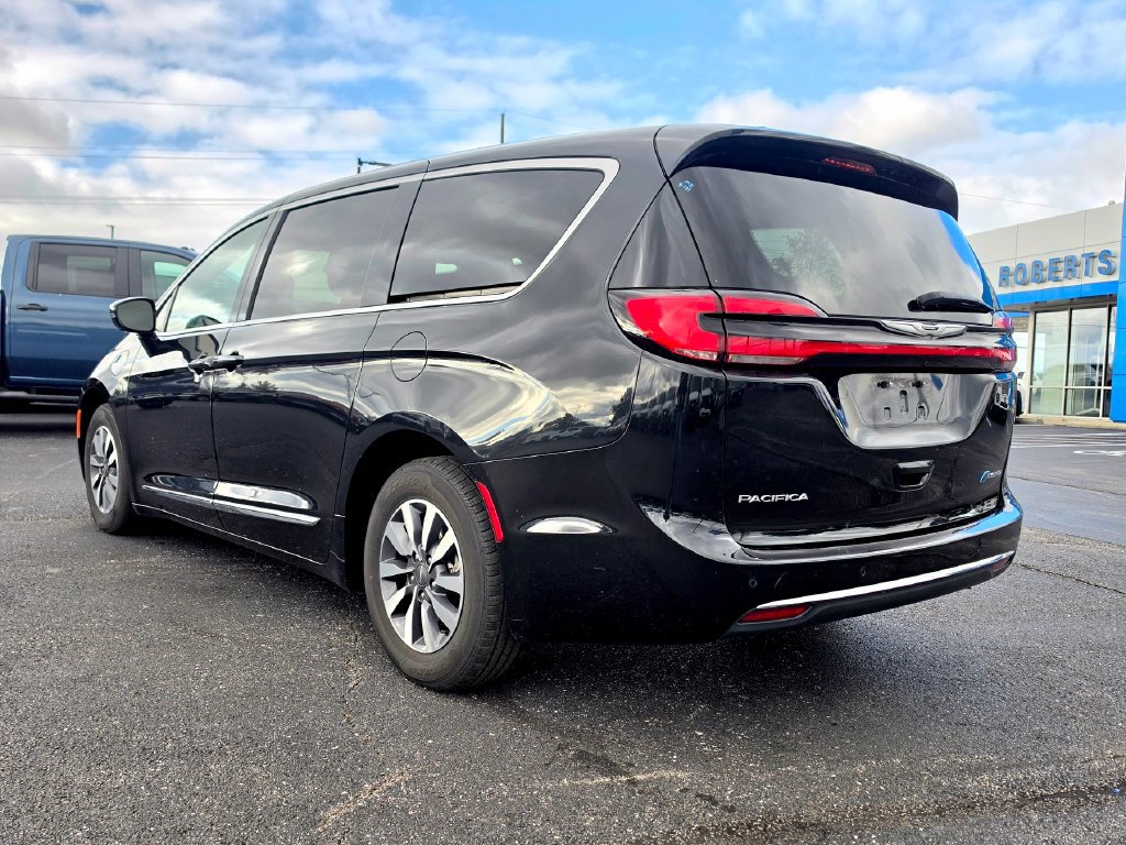 Used 2023 Chrysler Pacifica Limited FWD image 4