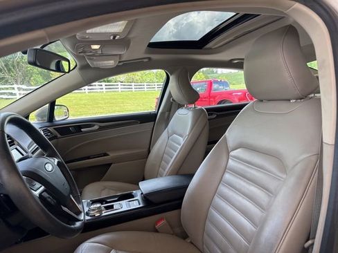 Used 2017 Ford Fusion SE w/ Fusion SE Technology Package FWD image 13
