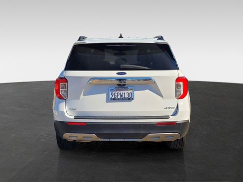 Used 2023 Ford Explorer XLT w/ Equipment Group 202A image 5