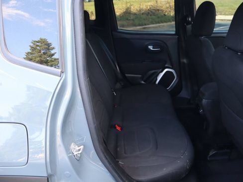 Used 2018 Jeep Renegade Latitude FWD image 21