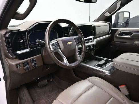 Used 2025 Chevrolet Silverado 3500 LTZ w/ LTZ Plus Package AWD/4WD image 12