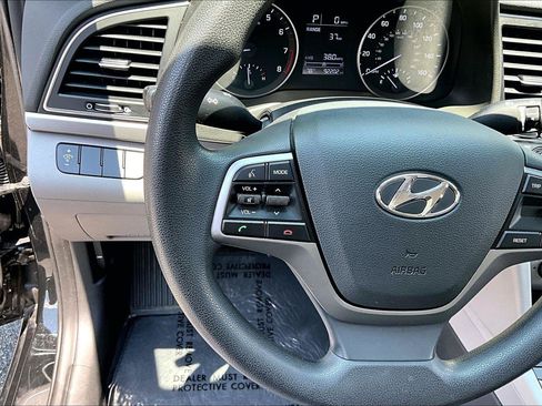 Used 2018 Hyundai Elantra SE FWD image 27