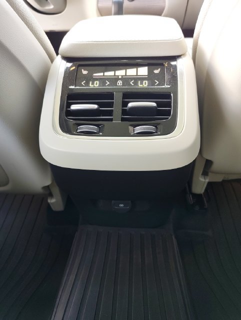 Used 2024 Volvo XC90 B6 Plus w/ Protection Package Premier AWD/4WD image 17
