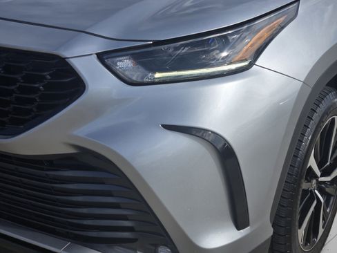 Used 2021 Toyota Highlander XSE FWD image 30